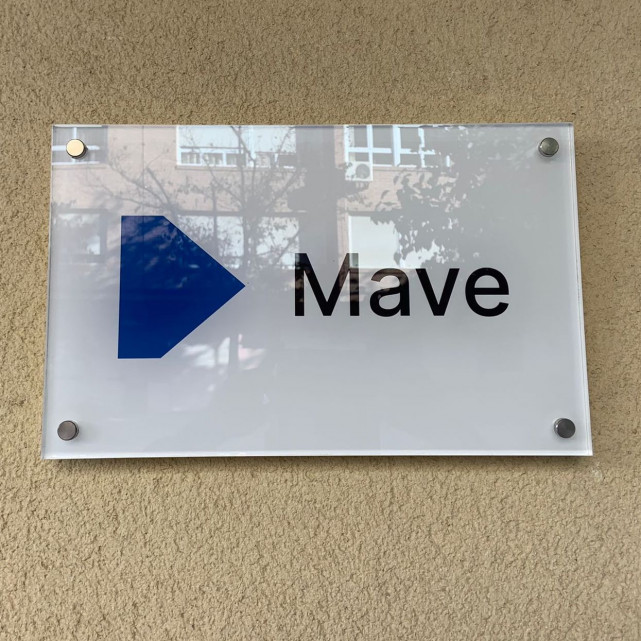 Placa metacrilato rotulada